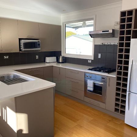 Amazing Aubrey, Walk To Bremner Bay Villa Wanaka Exterior photo