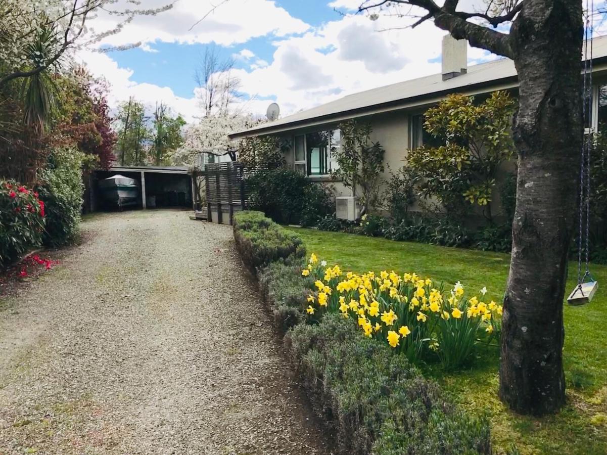 Amazing Aubrey, Walk To Bremner Bay Villa Wanaka Exterior photo