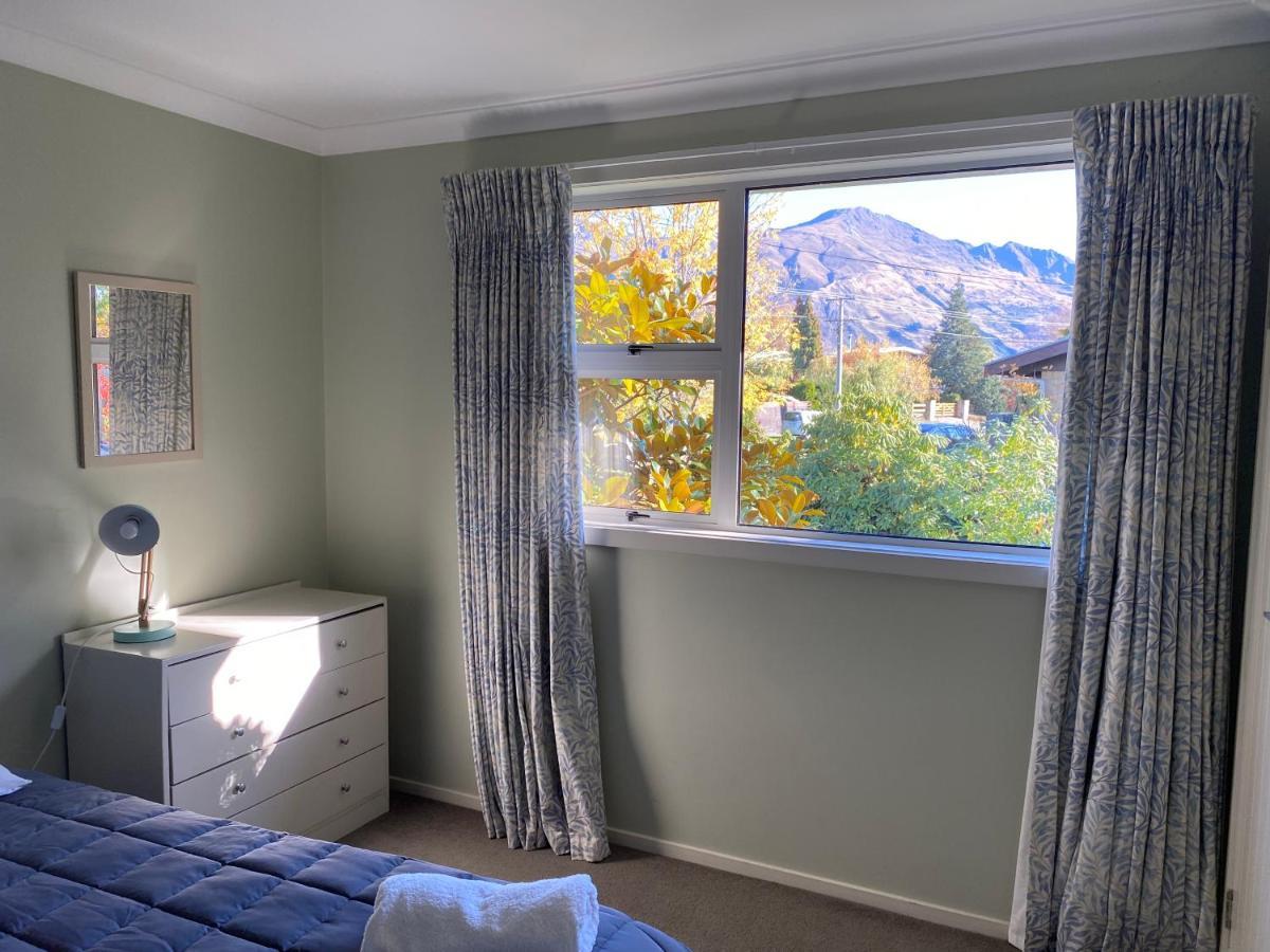 Amazing Aubrey, Walk To Bremner Bay Villa Wanaka Exterior photo