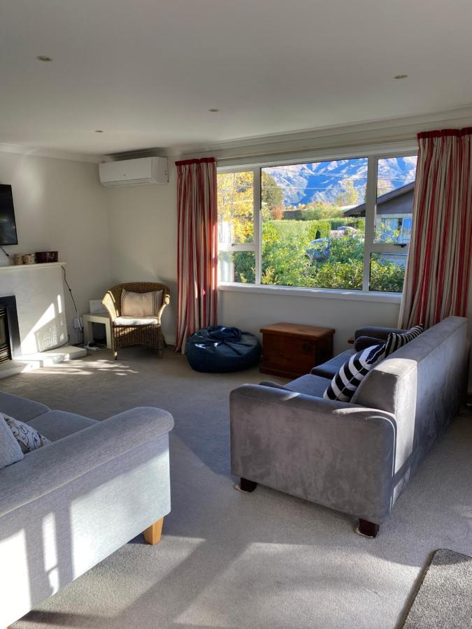 Amazing Aubrey, Walk To Bremner Bay Villa Wanaka Exterior photo