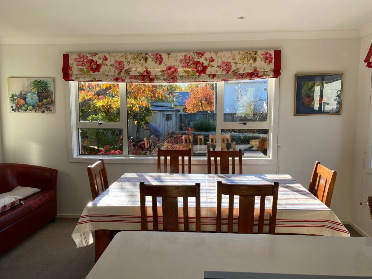 Amazing Aubrey, Walk To Bremner Bay Villa Wanaka Exterior photo